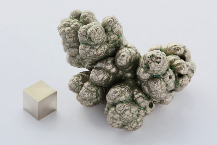Nickel_electrolytic_and_1cm3_cube electric cars