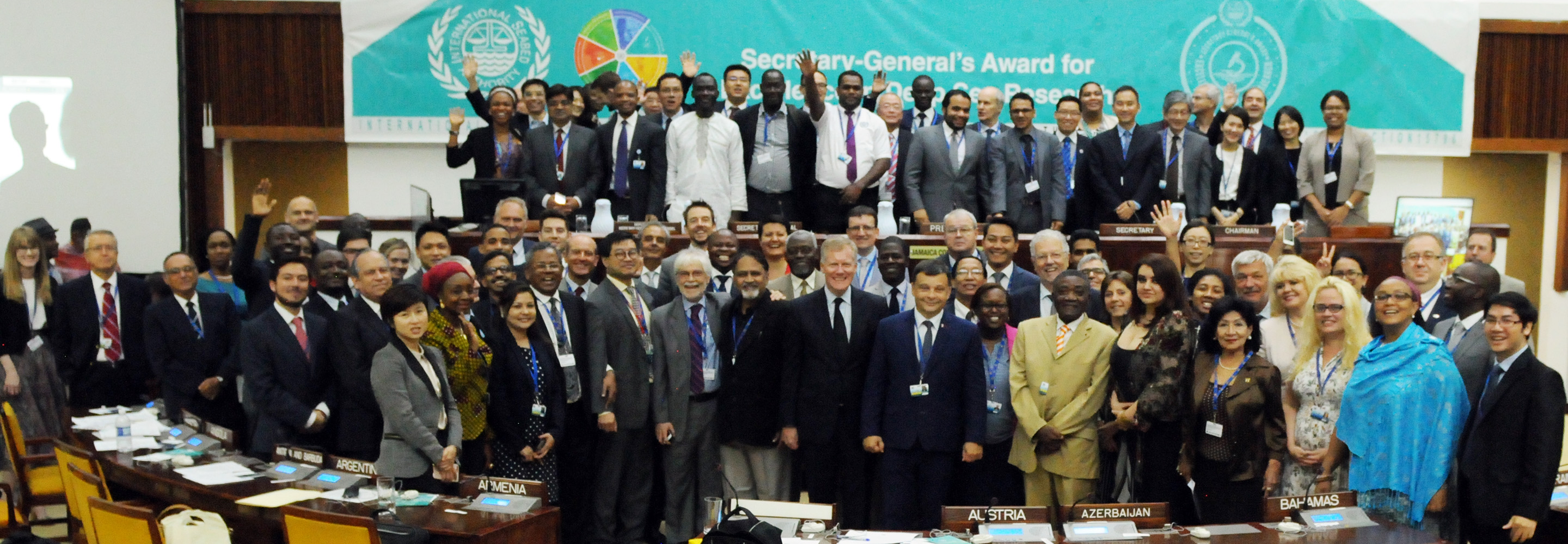 Group photo of delegates at the end of the meeting, courtesy ISA. 