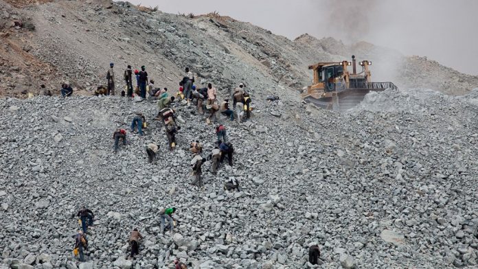 0000752148_resized_barrickgoldsearchforgoldinwaste08181022bloomberg Photo by Bloomberg MARKET POTENTIAL The African mining waste management market is split between a handful of companies, however, there is potential for several small companies to enter the market in the form of independent waste management service companies